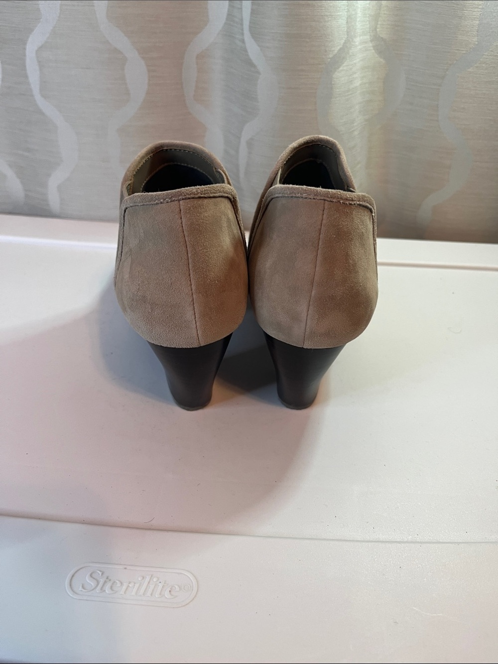 Vaneli Light Taupe Beige Suede Leather‎ Ankle Booties Size 8.5 - Picture 7 of 9